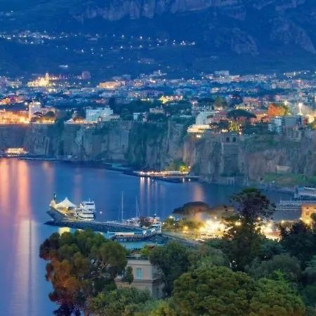 B&B Sorrento Central Hotell 3*